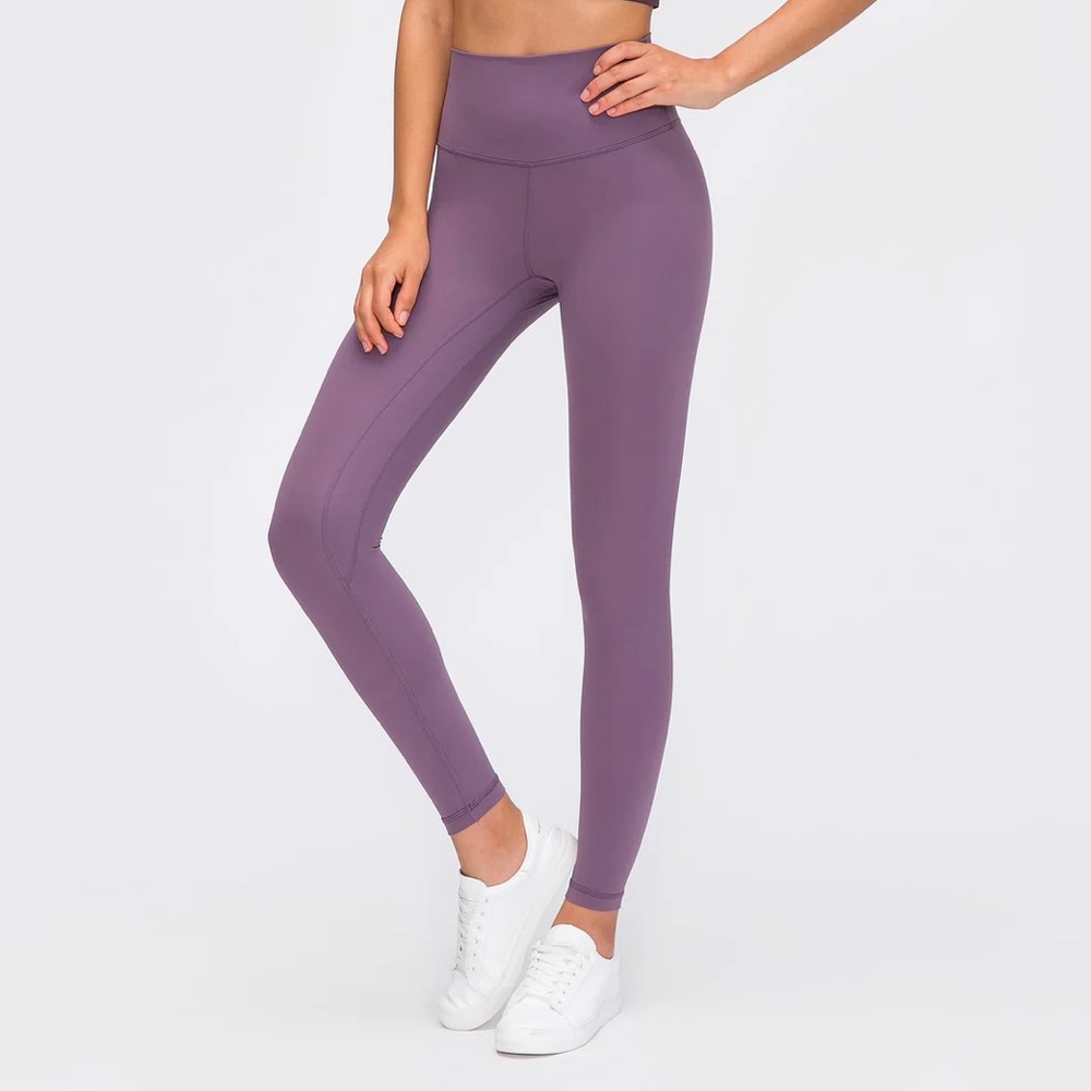 MusesOnly The Crop Leggings in Magnum Mauve, size Large